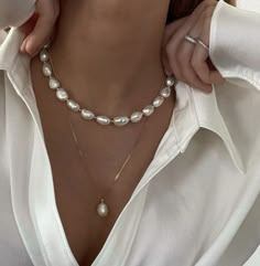 Pearl Necklace Aesthetic, Pearl Necklace Outfit, Pearl Outfit, Claire Rose, Necklace Outfit, Pearl Accessories, Freshwater Pearl Necklace, Handmade Wire Jewelry