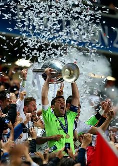 the soccer players are celebrating with their trophy and confetti in front of them