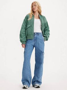 A little grungy, a little '90s and a whole lotta style. With a flattering mid rise and a loose, relaxed fit, our vintage-inspired Baggy Cargo jeans have just the right amount of bagginess for everyday style. And the best part? Their oversized pockets are perfect for stashing your keys, phone;you name it. A little grungy, a little '90s A flattering mid rise Cut with a relaxed, baggy fit Features a wide leg Finished with oversized patch pockets Levi Outfits Women, Wide Leg Jeans Outfit, Levis Outfit, Jeans Outfit Women, Women Cargo Pants, 90s Baggy, Jeans Cargo