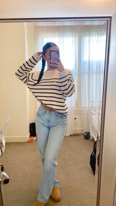 Outift Inspo Clean Girl, Simple Clean Girl Outfits, Garage Clothing Store Outfits, Vinilla Girl Outfit Ideas, Cute Outfits Clean Girl, College Girl Aesthetic Outfits, Clean Girl Asthetics Outfit, Cute Outfits On People, Spring Picture Outfits For School