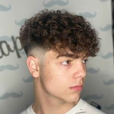 Low Fade Curly Hair, Perm Hair Men, Boys Haircuts Curly Hair, Taper Fade Curly Hair, Mens Hairstyles Curly, Men's Curly Hairstyles, High Fade Haircut, Curly Hair Fade