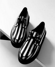 White stripes creepers Goth Shoes, Creepers Shoes, Glass Slippers, Kawaii Shoes, Timberlands, New Rock, Goth Grunge, Grunge Style