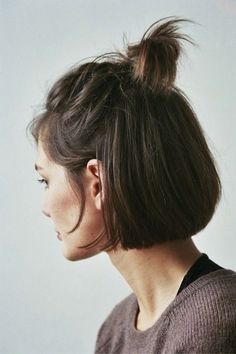 Half-up anything is the definition of effortless glam—simply tie the very top half of your bob into a messy bun and leave a few strands down to frame your face. Short Hair Dos, Style Bob, Hair Envy, Long Hairstyles, Hair Dos, Hair Day, Short Hairstyles, Pretty Hairstyles