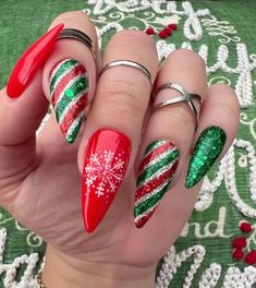 Celebrate with our Christmas Snowflake Green and Red Glitter Press On Nails! These reusable nails sparkle with holiday cheer, featuring snowflake designs for a festive look. Easy to apply in short or long styles! 📦 What comes with your press on nail kit? 10 nails of your size 24 adhesive tabs 1 nail file 1 cuticle stick Instructions on how to apply and remove them. Finding Your Size:Check out our sizing chart or Visit our sizing tutorial here: Sizing DirectionsNot sure about the size? It’s bett Glitter Press On Nails, Candy Cane Nails, Acrylic Press On Nails, Nails Winter, Snowflake Nails, Christmas Nails Acrylic, Festival Nails, Xmas Nails, Christmas Nail Designs