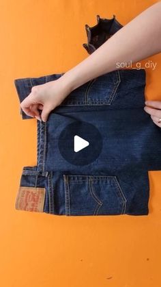 Blue Jean Purses How To Make A, Purse Made From Jeans, Repurposed Denim Projects, Denim Bag Patterns Free Sewing Tutorials, Jean Purse Diy Free Pattern, Denim Pocket Crafts, Fabric Bags Pattern, Jeans Diy Ideas, Diy Jean Purse