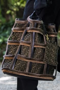 Fendi Handbag, Men Fashion Show, Accessories Brand, Outfit Style, Mens Spring, Brand Shoes, Chain Shoulder Bag, Shopping Tote