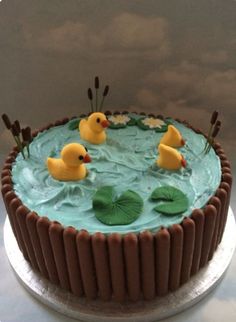 there is a cake decorated with ducks in the water