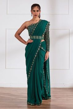 Braidsmaid Dresses, Saree With Belt, Sari Design, Fancy Sarees Party Wear, Simple Sarees, Indian Bridal Dress, Saree Trends