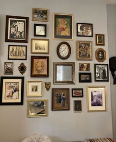 Wall Of Frames Vintage, Cottagecore Pictures For Wall Collage, Gallery Wall Ideas Dark Academia, Photo Wall Mixed Frames, Galary Wall Decor Vintage, French Eclectic Decor Living Room, Galary Wall Decor Bedroom, Collage Living Room Wall, Picture Wall Ideas Small Space