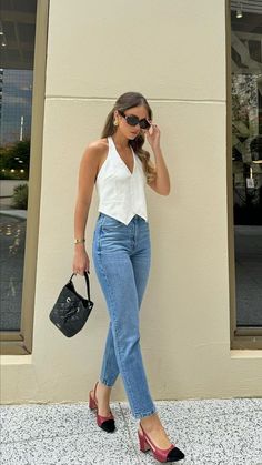 Minimalist Outfit Ideas Summer, Zara Classy Outfit, Corporate Summer Outfits Office Wear, Woman Classy Outfits, Casual Job Outfit, New York Outfit Inspo Summer, European Work Outfits Women, Upper Class Outfits, Intern Outfits Women Summer