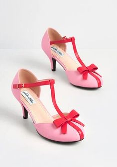 Pink Pumps Heels, Vintage Style Swimwear, Flat Heel Boots, Short Heels, Fashion 1950s, T Strap Heels, Pink Pumps, Leather Bows