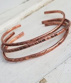 Artisan textured skinny copper cuff stack Diy Copper Jewelry, Copper Diy Projects, Copper Jewelry Diy, Handmade Copper Jewelry, Silver Smithing, Copper Crafts, Hammered Jewelry, Copper Jewellery, Handmade Jewlery