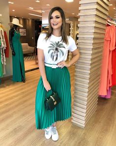 Maison Look on Instagram: “Produ bem estilosa como pede o sábado 🖤#lookloja #novacoleção” Look On, Indian Outfits, Midi Skirt, On Instagram, Instagram