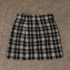 Mini black and white plaid skirt #preppy Mini Black And White, Black And White Plaid Skirt, White Plaid Skirt, Skirt Preppy, Black And White Skirt, Work Skirts, Black And White Plaid, Plaid Mini Skirt, Plaid Skirt