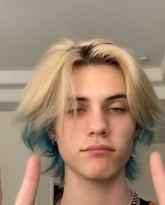 Noen Eubanks Blue Hair, Male Hairstyles Straight Hair, Light Blue Hair Men, Guys With Blue Hair, Male Blue Hair, Male Haircuts Straight Hair, Haircuts For Guys With Straight Hair, Blonde Hair Male, Blonde Hair With Blue Highlights