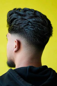 Freshest Fade Haircuts To Copy Right Now ★ Mid Fade Haircut Man, Best Fade Haircuts, High Fade Haircut, Mens Haircuts Short Hair, Mid Fade, Men Haircut Curly Hair