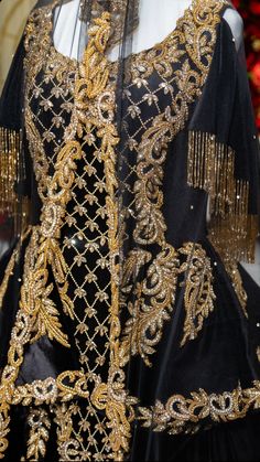 Yemen Women, Yemeni Clothes, Bride Preparation, Henna Night, Yemen, Women Dresses, Henna, Cape, Couture