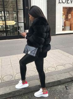 Alexander Mcqueen Sneakers Outfit, Luxury Jacket, Alexander Mcqueen Sneakers, Mcqueen Sneakers, Looks Chic, Sneakers Outfit, Fall Winter Outfits, Outfits Casuales