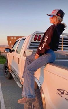 Country Girl Aesthetic, Country Outfits Women, Foto Cowgirl, Western Girl Outfits, Cute Cowgirl Outfits, Casual Country Outfits, Southern Outfits, Country Style Outfits