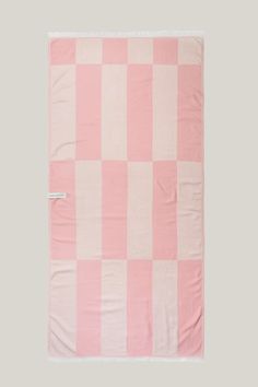 Turkish beach towel Beach Towels Aesthetic, Cute Beach Towels Aesthetic, Beach Towel Aesthetic Pool, Cute Beach Towels, Preppy Beach Towel, Friend Trip, Trip Bag, Summer Beach Towels, Pink Beach Towel