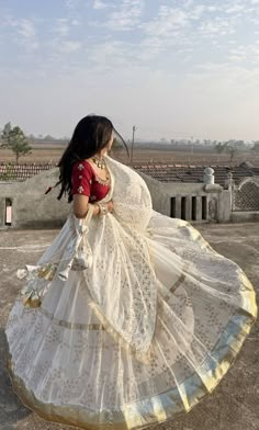 Profile Picture 🪞 Bengali Girl Aesthetic, Indian Culture Aesthetic, Navratri Photoshoot, Navratri Vibes, Bengali Look, Desi Poses, Navratri Aesthetic, Navratri Pictures, Colours Aesthetic