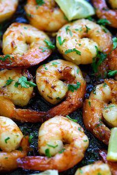 cooked shrimp with lemon wedges and parsley