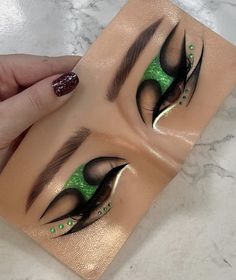 Work Makeup, Goth Makeup, Eye Makeup Tutorial, Makeup Art, Some Pictures, Makeup Inspo, Maquillaje De Ojos, Makeup Tutorial, Eyeliner