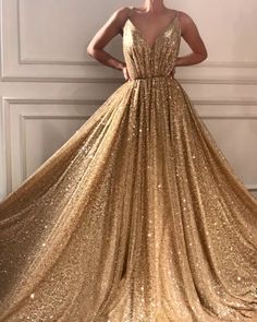 Details  - Gold color - Sparkling tulle fabric  - Ball-gown style with v-neck  - For special occasions Sparkly Prom Dresses, Gold Prom Dresses, Spaghetti Strap Prom Dress, Beauty Dress, Dress Spaghetti, Tulle Prom Dress, Prom Dresses Lace, Cheap Prom Dresses, Elie Saab