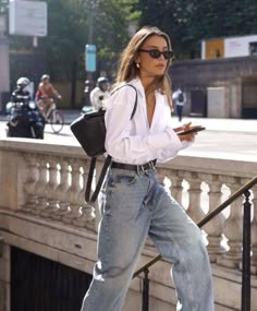 Sophisticated Edge Style, Luxegirl Outfit, Spring Outfits New York City, Vouge Outfit Idea, Romantic Street Style, Business Baddie, Cali Trip, Nyc Spring, Look Winter