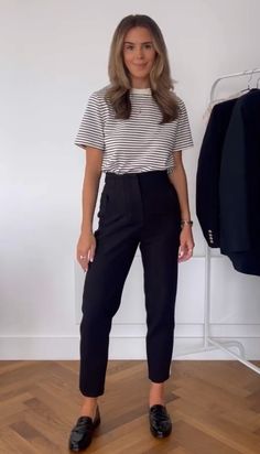 Engineer Outfit Women Business Casual, Clean Work Outfits, Sporty Classic Outfits, Sporty Professional Outfits, Athletic Professional Outfits, Relaxed Business Casual Work Outfits, Bcba Outfits, Minimalist Office Outfit, Minimalist Outfits Women Minimal Chic