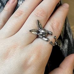 Brand New Boutique Item. Tiny & Adorable Silver Metal Ring Made To Look Like A Little Miniature Bunny Rabbit That Wraps Around Your Finger. Small But Very Detailed. The Ring Is Partly Open, So The Size Can Be Adjusted By Opening Or Closing The Ring As Needed. Fits All Ring Sizes. See Pictures For Details. Tags: Funny Mini Cute Animal Bunny Rabbit Adjustable Ring Toad Animal, Rabbit Ring, Ring Party Jewelry, Cat Animal, Animal Rings, Vintage Gothic, Knuckle Rings, Statement Ring Silver, Finger Rings