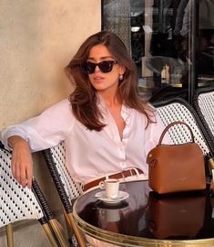 Good Morning Dear, Date Aesthetic, Summer Office Outfits, Elegant Classy Outfits, Chic Business Casual, High Waisted Dress Pants, Professional Outfits Women, Business Outfits Women, Business Casual Outfits For Women