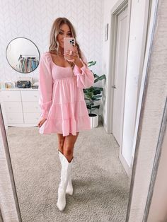 Pink Babydoll Dress, Knee High Western Boots, White Boots Outfit, White Cowgirl Boots, Cowboy Boots For Women, Outfit Botas, Botas Western, Dresses With Cowboy Boots, Mode Rose