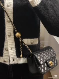 Jennie Chanel Bag, Chanel Bag Aesthetic, Night Out Bag, Chanel Mini Flap Bag, Chanel Party, Chanel Classic Flap Bag, Clean Fashion, Chanel Casual, Classic Flap Bag