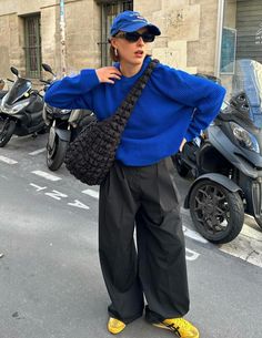 Cobalt Outfit, Goth Cargo Pants, Cobalt Blue Outfit, Blue Sweater Outfit, Cargo Pants Baggy, Casual Harajuku, Oversized Clothes, Pants Baggy