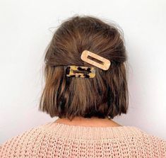 Bob Hair Claw Clip, Bob With Clips, Bob With Barrettes, Ways To Style Bob Haircut, Soft Bob Haircut, Style A Bob Haircut, Style Bob Haircut, Style Bob Hair, Ways To Style A Bob