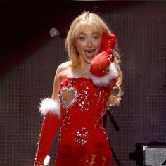 Celebrity Christmas Aesthetic, Sabrina Carpenter Aesthetic Christmas, Santa Tell Me Aesthetic, Sabrina Carpenter Jingle Ball, Sabrina Carpenter Jingle Ball 2023, Sabrina Carpenter Fruitcake Aesthetic, Is It New Years Yet Sabrina Carpenter, Sabrina Carpenter Performance, Sabrina Carpenter Winter