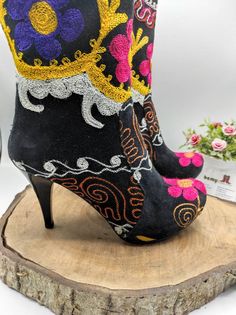 These are genuine leather handembroidered custom made platform style women boots. Made with vintage suzani velvet, genuine leather, ykk zipper. There is every size available 6 us to 11 us, 36 eu to 43 eu. Note: The pair you receive may be similar but not identical to any photos on our website. Boot height is knee size boots. Style is platform style heeled boots. * If you need wider calf please send us your calf circle measurments. *To make custom boots NO extra charging. We have door to door exp Winter Embroidered Heeled Boots With Round Toe, Multicolor Embroidered Boots, Traditional Black Embroidered Boots, Traditional Multicolor Embroidered Boots, Traditional Winter Boots, Traditional Multicolor Boots With Round Toe, Traditional Multicolor Round Toe Boots, Gum Boot, Ankle Injury