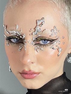 Futuristic Makeup Looks, Veins Makeup, Cyberpunk Makeup, Unconventional Makeup, Punk Makeup, Makeup Books, Avant Garde Makeup