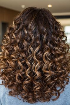 +10 game-changing curly hairstyles you need to try! Tap the pin for the ultimate curl inspo and styling tips. 💇‍♀️✨ Curl Balayage Curly Hair, Curly Hair Foilyage, Curly Cut Long Layers, Curly Foilyage, Hair Type Chart Texture Curl Pattern, Curly Balayage Hair