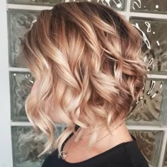 Dark Strawberry Blonde Hair, Blonde Balayage Bob, Dark Strawberry Blonde, Blonde Hair Care, Strawberry Blonde Highlights, Medium Blonde Hair