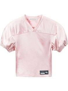 light pink logo patch to the front V-neck removable shoulder pads cap sleeves straight hem cropped 3/4 Sleeve Shirt, Alexander Wang Clothes, Football Pads, Bohemian Wedding Guest, Jersey Tops, Cap Sleeve Top, City Dress, Summer Beach Wear, Pink Logo