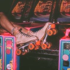 90s Aesthetic Retro Pictures, Decade Aesthetic, Roller Skating Aesthetic, 80s Aesthetic Retro, Roller Skates Vintage, Skating Aesthetic, Retro Pictures