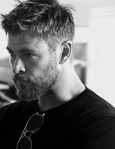 Chris Hemsworth Hair, Beard Styles Short, Haircut Types, Beard Styles For Men, Mens Haircuts Fade, Corte De Cabelo Masculino