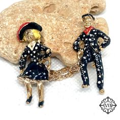 Beautiful vintage traditional London figures Pearly King and Queen enameled brooch from the 70's. Rare and collectible piece, in a very good vintage condition. The size is: 3,5x 6 cm. They could be a nice present for Pearly King and queen fans or for vintage brooch collectors. Please feel free to contact me if you have any questions. Check out my shop where you can find a lot of interesting brooches. Thank you for visiting my shop. Victorian Enamel Pin Collectible, Victorian Enamel Collectible Pin, Retro Enamel Pin As Gift, Vintage Collectible Enamel Pin, Handmade Vintage Enamel Pin, Collectible Antique Brooch Lapel Pin, Antique Collectible Brooch Lapel Pin, Vintage Collectible Lapel Pin Brooch, Antique Collectible Lapel Pin Brooch