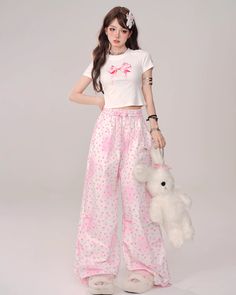 Cute pants with a small floral pattern.

The oversized silhouette and loose-fitting material make it easy to wear.

A unique piece with a design that has a strong presence.
◾️Model
Height/Weight：160cm(62.9in)/45kg(99.2lb)
Fitting Size：S





Cm
(inches)

Length
Waist
Hip


S
105(41.3)
60(23.6)
124(48.8)


M
107(42.1)
64(25.1)
128(50.3)


L
109(42.9)
68(26.7)
132(51.9)


XL
110(43.3)
72(28.3)
136(53.5) Casual Pants For Summer Pajama Party, Casual Floral Print Straight Pants, Casual Baggy Floral Print Pants, Pink Wide Leg Loungewear Pants, Cotton Floral Print Ankle-length Pants, Pink Baggy Ankle-length Pants, Pink Wide Leg Pants For Loungewear, Pink Wide Leg Pants With Elastic Waistband For Loungewear, Baggy Ankle-length Pink Pants