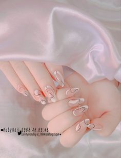 Asian Nails Korea, Korea Nails, Design Summer Nails, Almond Acrylic Nails Designs, Summer Nails Ideas, Shiny Nails Designs, Bridal Nails Designs, Nail Design Video