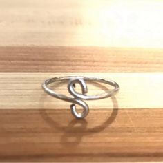 Infinity Lemniscate Double Swirl 925 Sterling Silver Wire Wrap Ring Size 7. Simple Elegance! Adjustable Larger Or Smaller So Could Also Be Used As A Midi Ring Or Toe Ring! New. If You Want It, Don’t Let It Get Away Send Me An Offer! I Love To Do Bundle Order Discounts! Simple Wire Rings, Diy Wire Wrapped Rings, Aluminum Wire Jewelry, Boho Rings Gold, Silver Wire Rings, Wire Wrap Ring, Wire Jewelry Rings, Wire Wrapping Diy, Moon And Star Ring