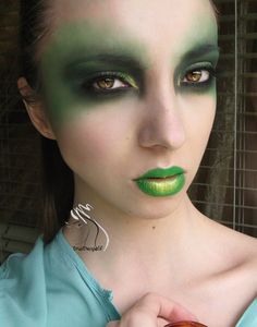 Mean forest fairy http://www.makeupbee.com/look_Mean-forest-fairy_35700 Extreme Make-up, Zombie Make Up, Mother Nature Costume, Make Up Diy, Fantasy Make-up, Mother Nature Tattoos, Green Lipstick, Witch Makeup, Zombie Makeup