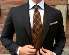 Black Suit Brown Tie, Suit Brown, Style Gentleman, A Man In A Suit, Man In A Suit, Look Formal, Brown Tie, Sharp Dressed Man, Black Suit